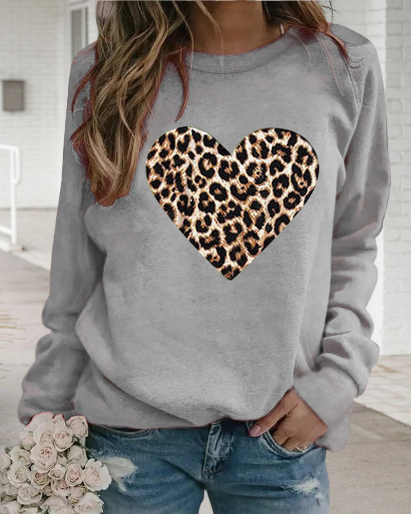 Tatjana – Sudadera de leopardo con diseño de corazón