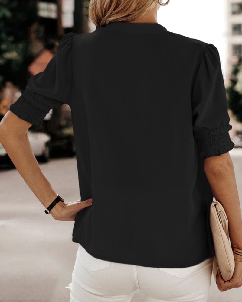 Sophia – Blusa con cuello en V y mangas cortas
