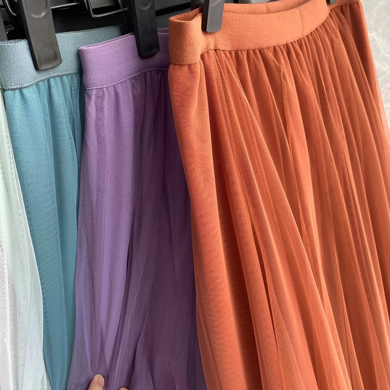 Maleah – Falda midi plisada de tela de red