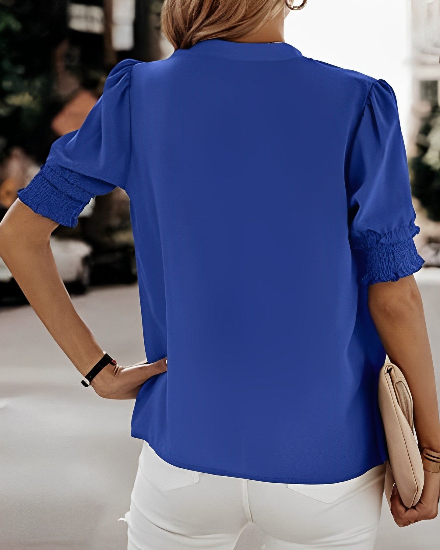 Sophia – Blusa con cuello en V y mangas cortas