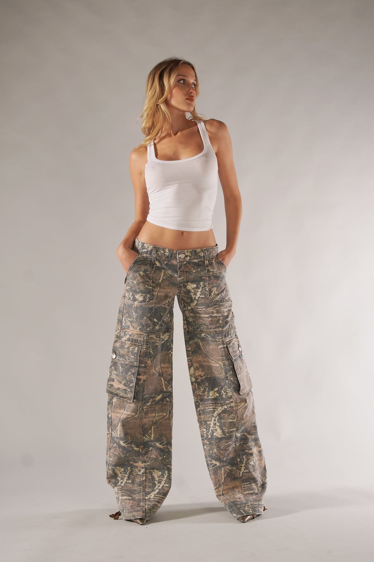 Odette – Pantalones cargo unisex en camuflaje