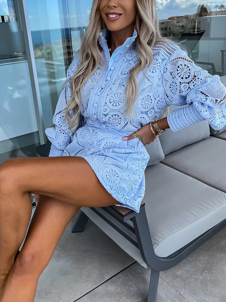 Aurora – Conjunto de Encaje con Blusa y Shorts Elegantes