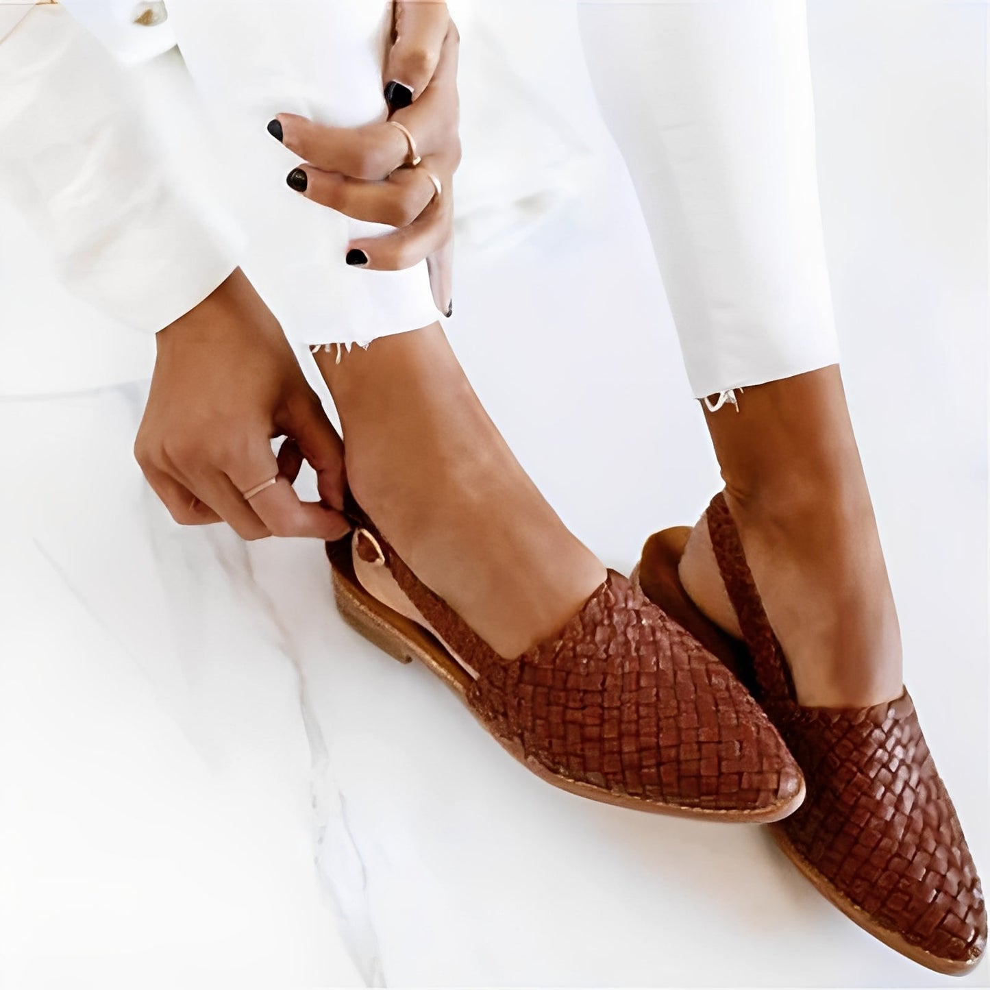 Dolores - Sandalias bajas de cuero trenzado para mujer