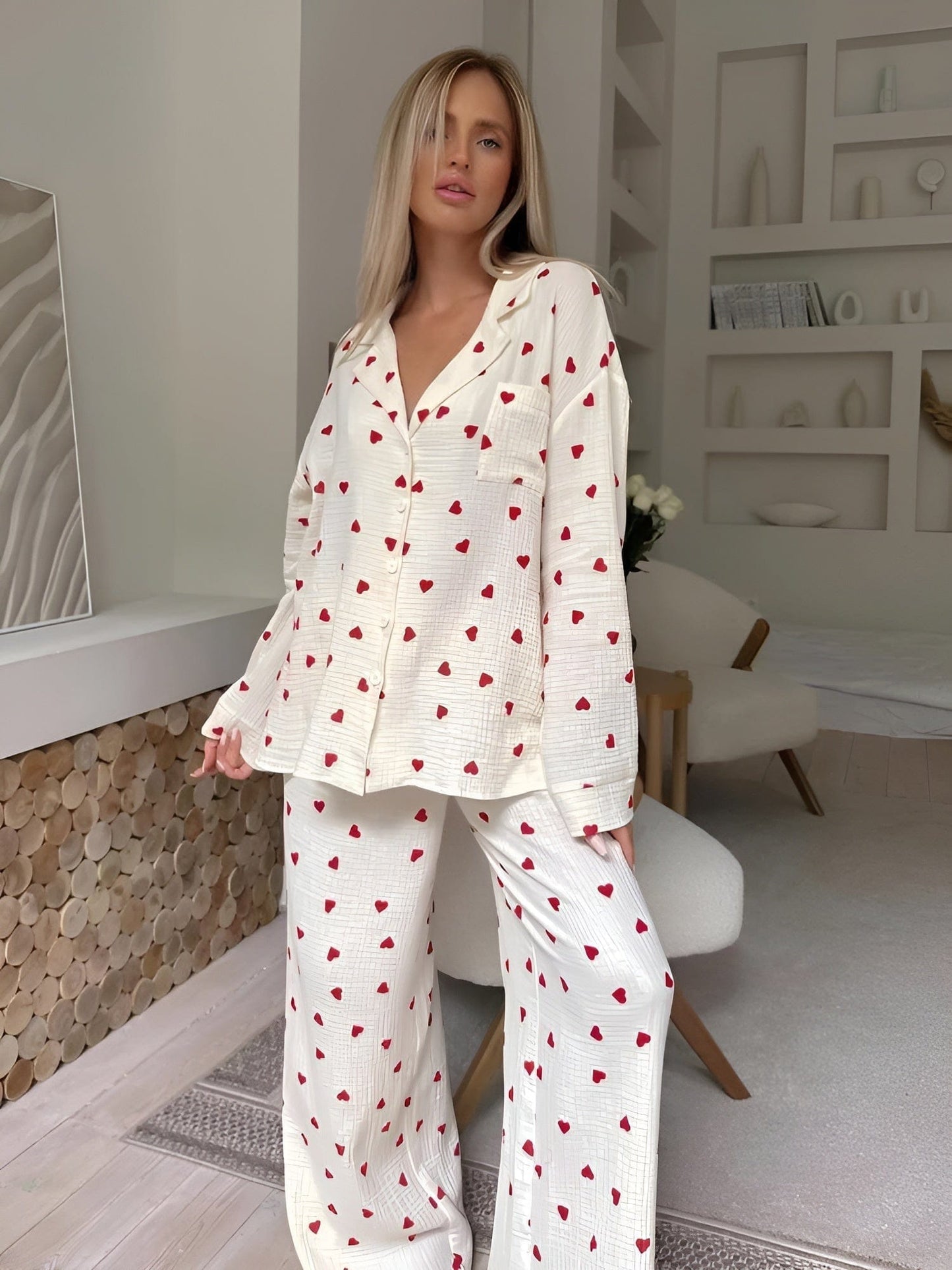 Lola – Pijama Chic con Diseños de Corazón