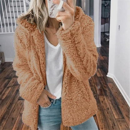 Celandine – Abrigo de peluche con capucha