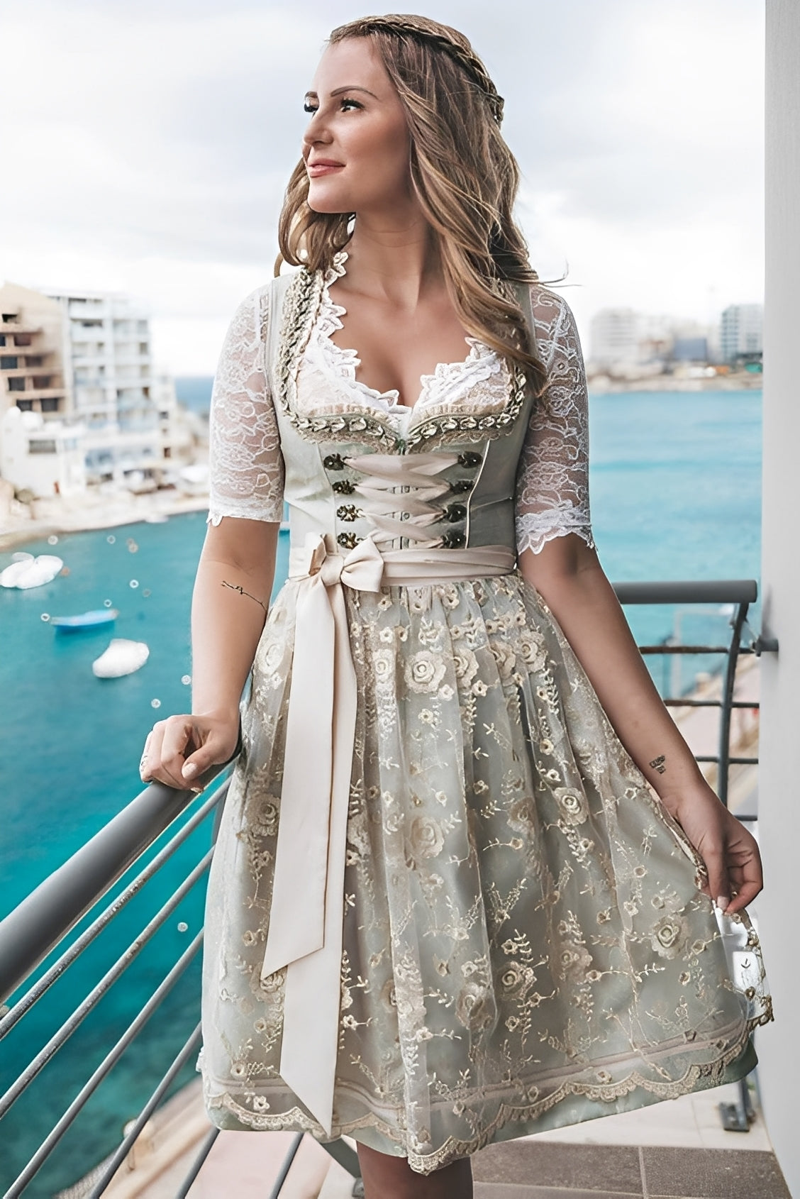 Maliny – Único traje de mujer con delantal y blusa