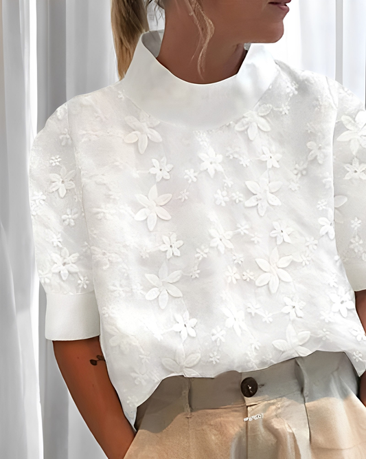 Julia - Blusa sofisticada con adornos y cuello alto para mujeres