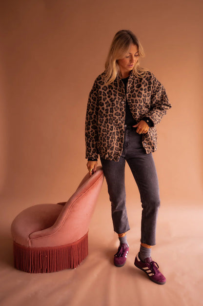 Lea – Chaqueta Bomber de Leopardo