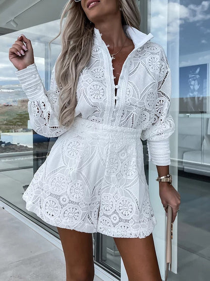Aurora – Conjunto de Encaje con Blusa y Shorts Elegantes