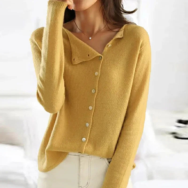 Zuri – Suéter Elegante con Botones