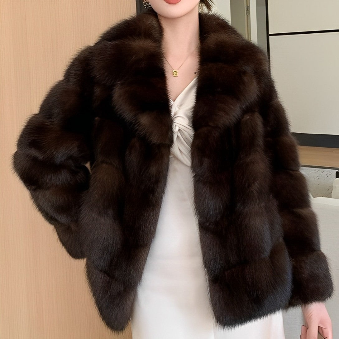 Deena – Elegante Abrigo de Piel