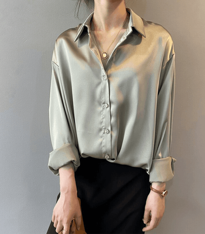 Magnolia – Blusa de satén con botones
