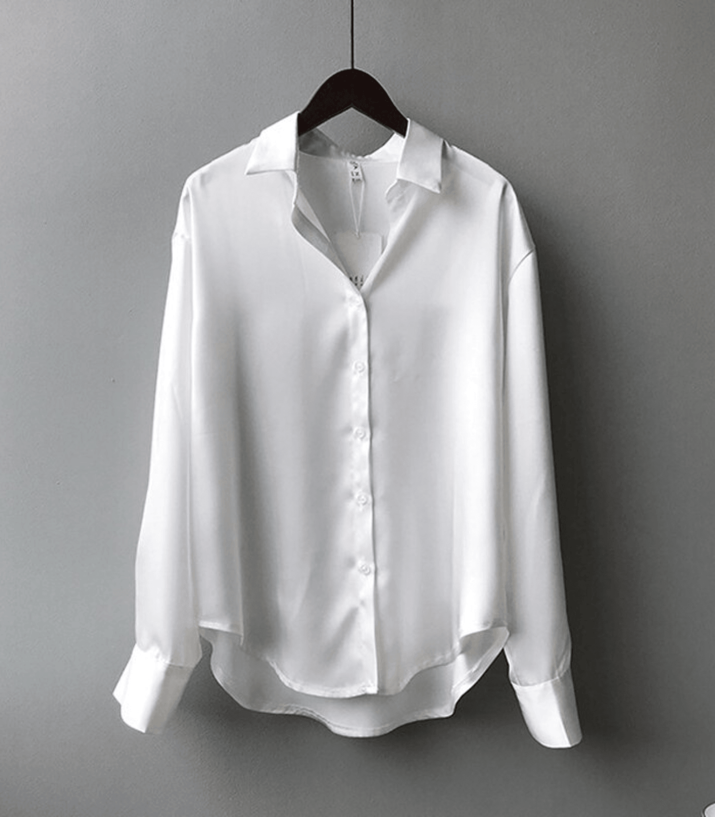Magnolia – Blusa de satén con botones