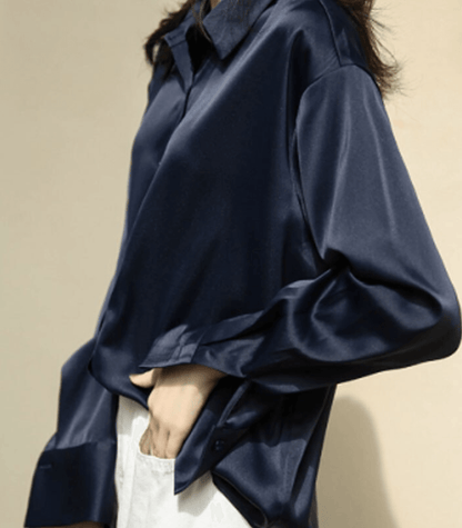 Magnolia – Blusa de satén con botones