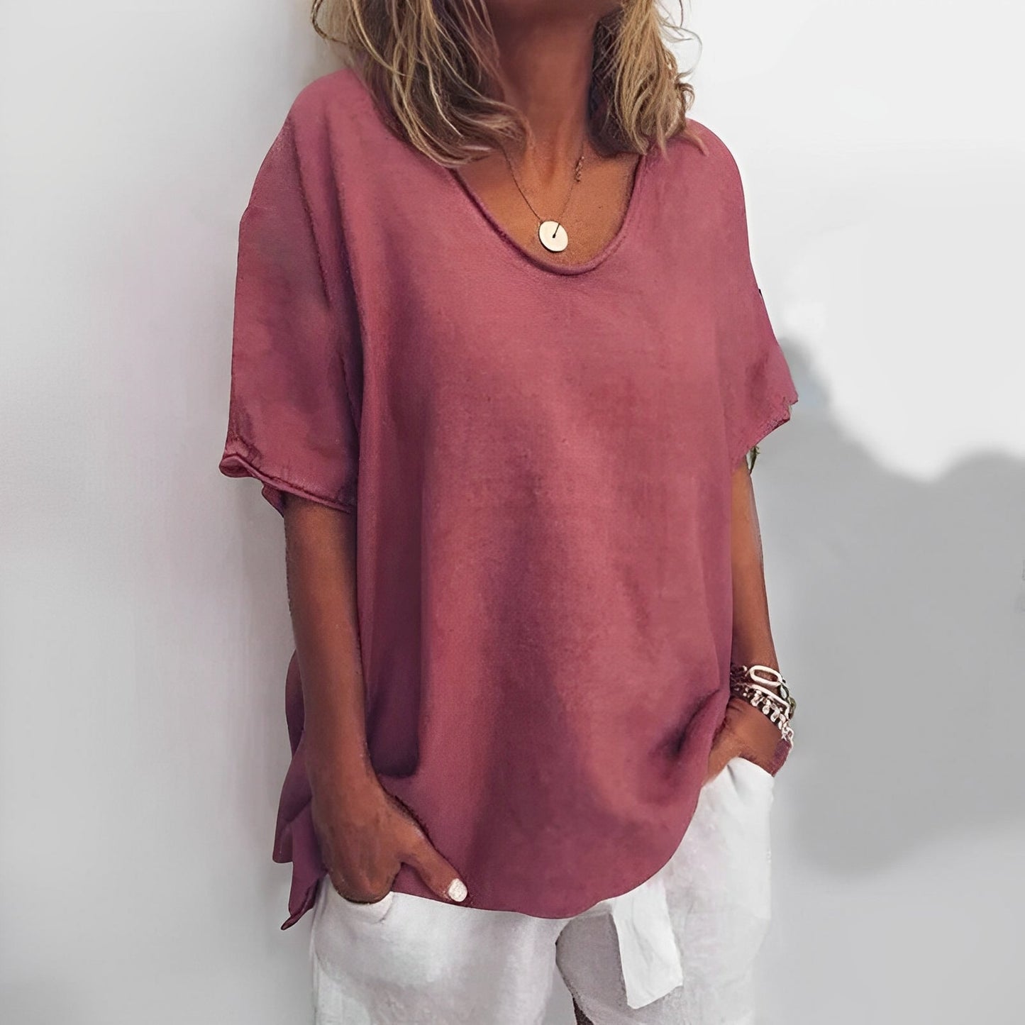 Lena – Clásica Blusa de Manga Corta