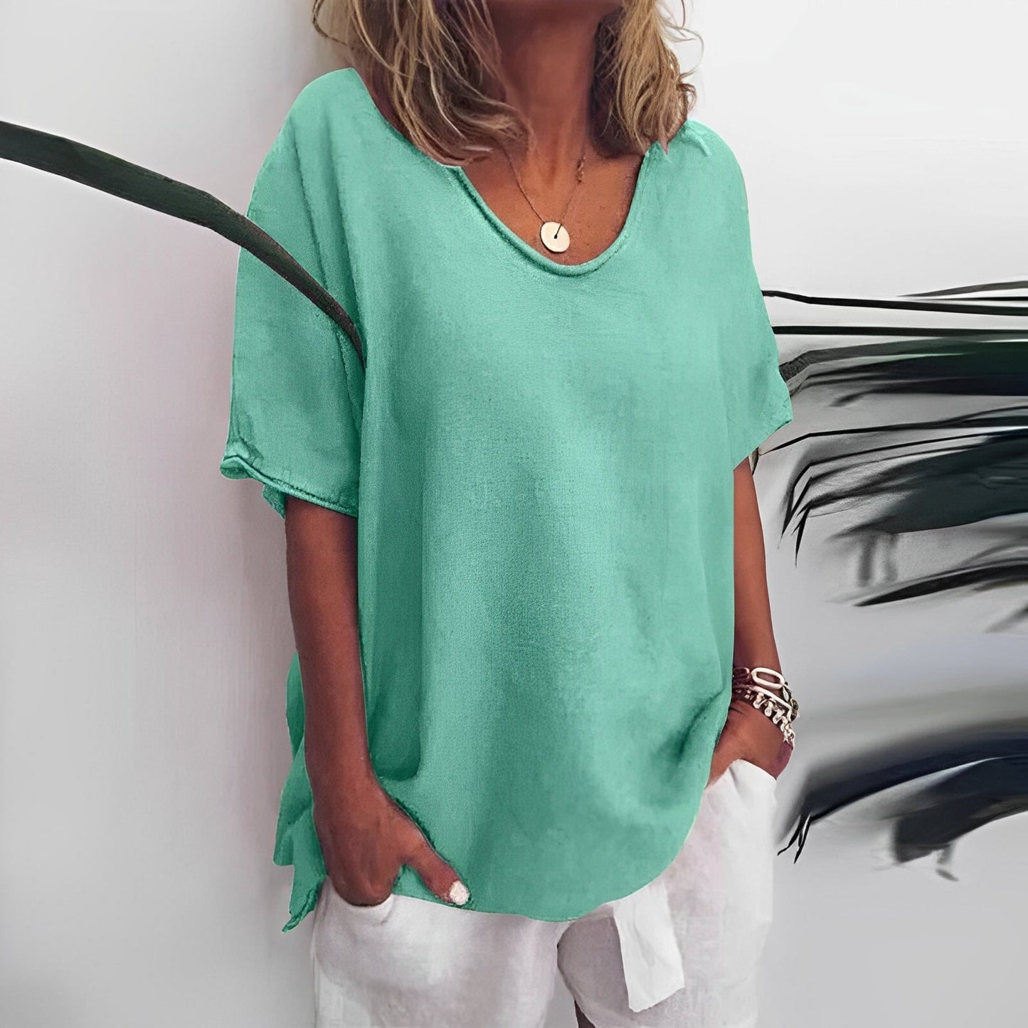 Lena – Clásica Blusa de Manga Corta
