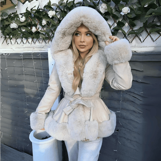 Madalyn - Elegante Abrigo de Piel con Capucha para Mujeres