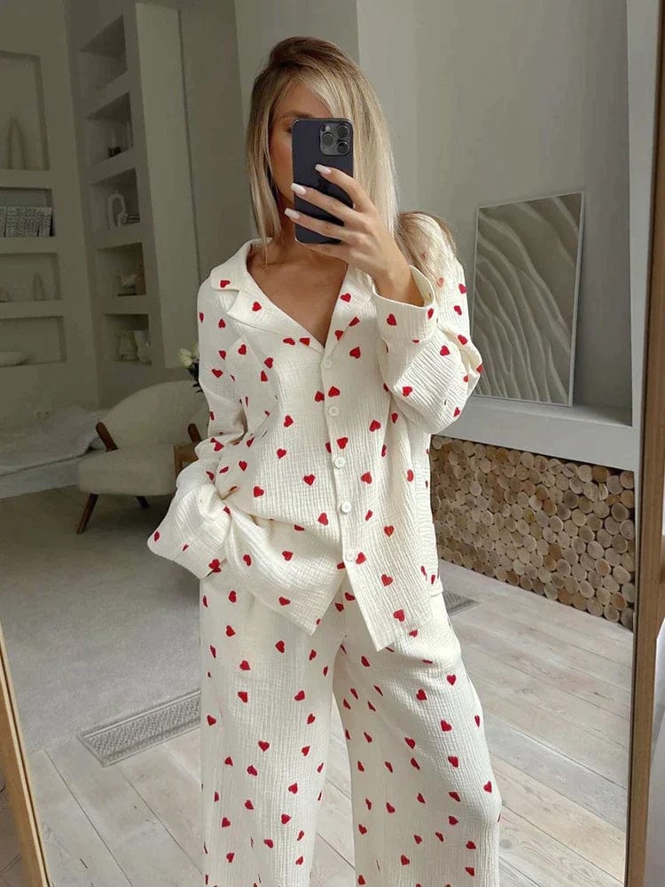 Lola – Pijama Chic con Diseños de Corazón