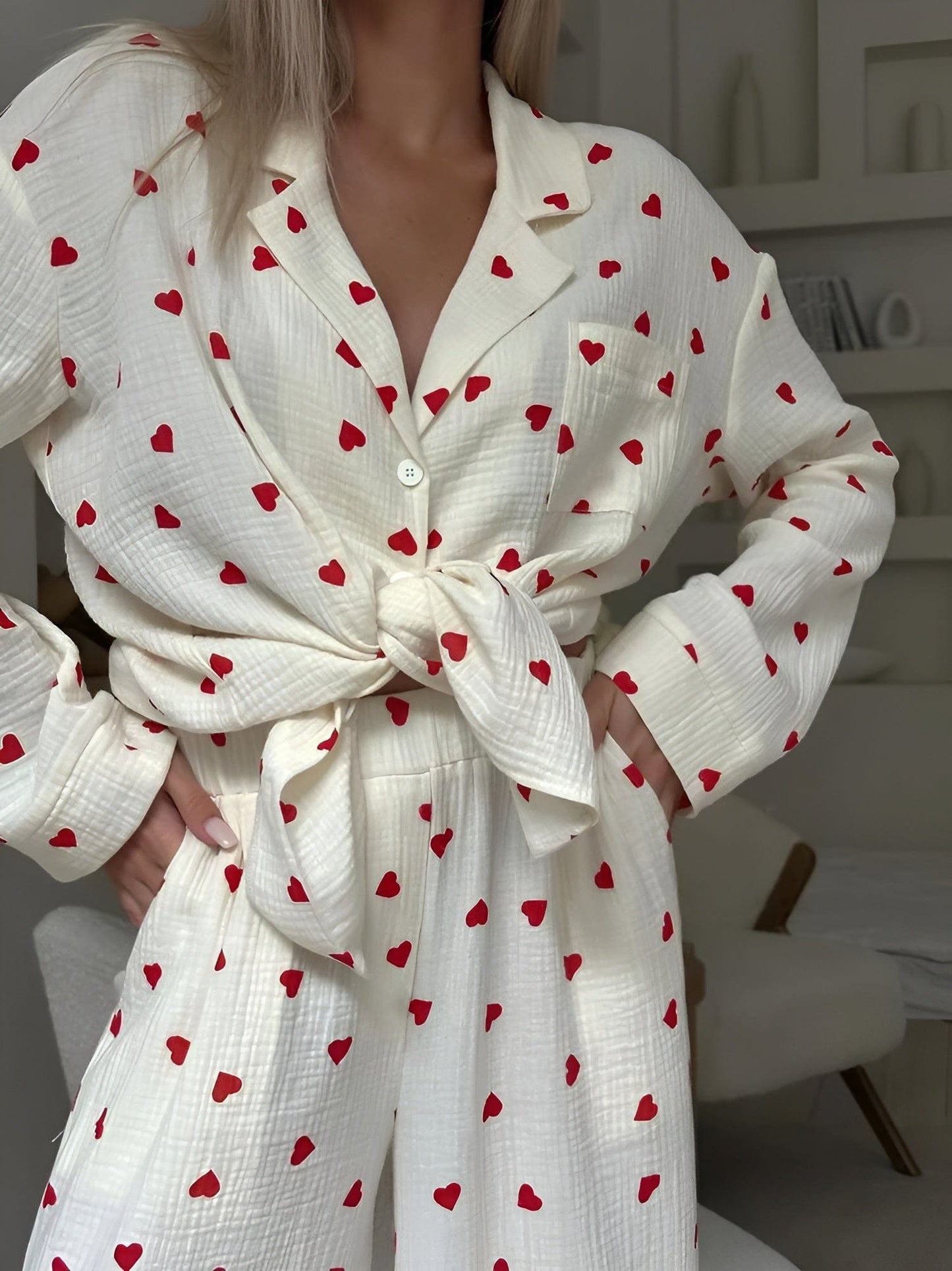 Lola – Pijama Chic con Diseños de Corazón