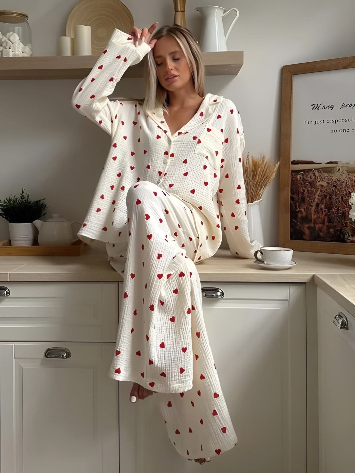 Lola – Pijama Chic con Diseños de Corazón